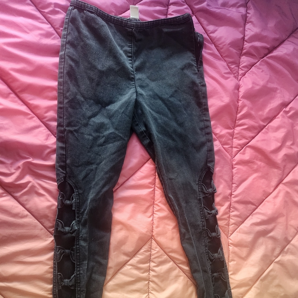 Forever 21 Bow Cutout Skinny Jeans